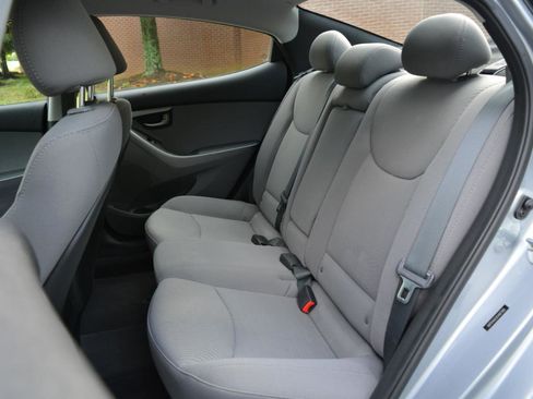 Used 2016 Hyundai Elantra SE FWD image 12
