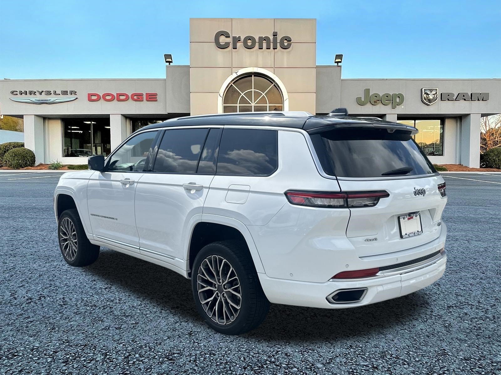 Used 2023 Jeep Grand Cherokee L Summit AWD/4WD image 5