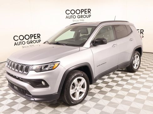 Used 2024 Jeep Compass Latitude AWD/4WD image 8