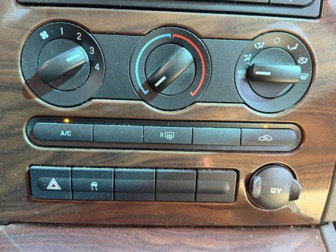 Used 2008 Ford Taurus SEL FWD image 17