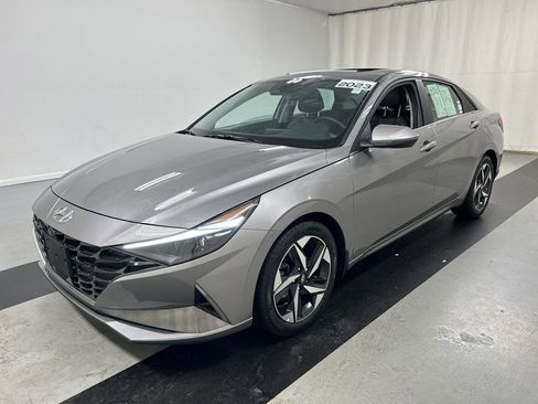 Used 2023 Hyundai Elantra Limited FWD image 5
