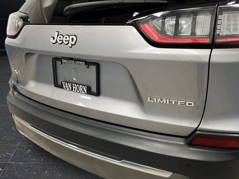 Used 2019 Jeep Cherokee Limited AWD/4WD image 36
