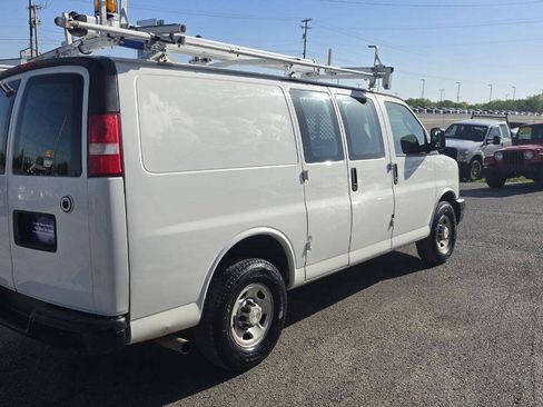 Used 2016 Chevrolet Express 2500 w/ Cold Climate Package RWD image 4