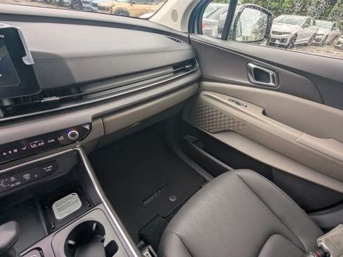 New 2027 Kia Carnival EX FWD image 18
