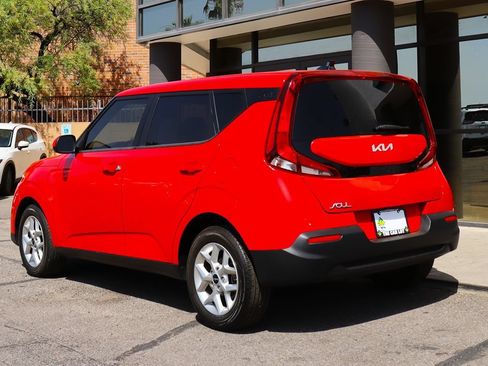 Used 2022 Kia Soul LX w/ Technology Package FWD image 9