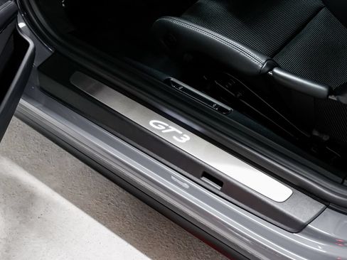 Used 2018 Porsche 911 GT3 RWD image 22
