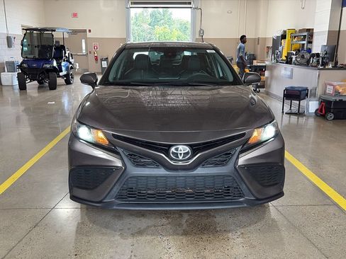 Used 2021 Toyota Camry SE w/ Convenience Package FWD image 10