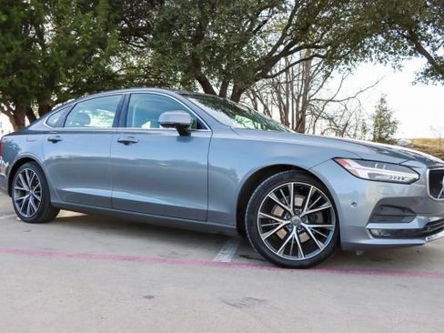 Used 2018 Volvo S90 T5 Momentum image 1