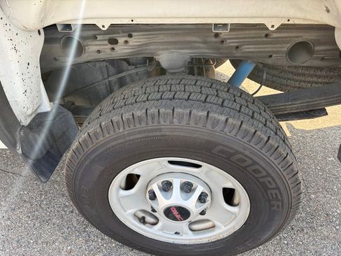 Used 2018 GMC Sierra 2500 4x4 Regular Cab image 12