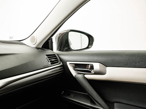 Used 2014 Lexus CT 200h FWD image 37