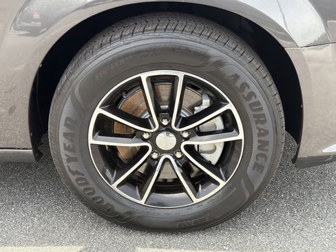 Used 2016 Dodge Grand Caravan SE FWD image 14
