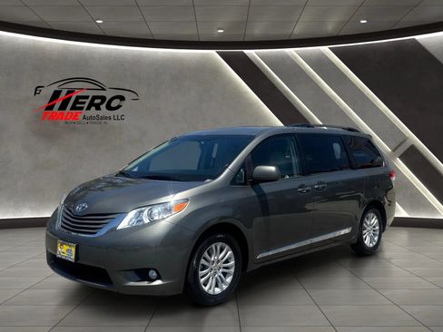 Used 2011 Toyota Sienna XLE w/ XLE Navigation Pkg FWD image 8