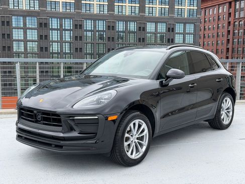 Certified 2026 Porsche Macan AWD/4WD image 1