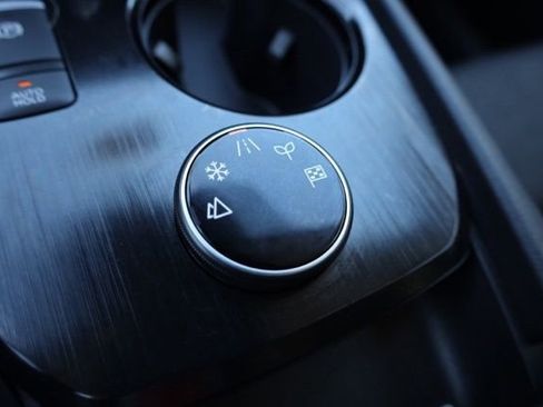 Used 2024 Nissan Rogue SV image 24