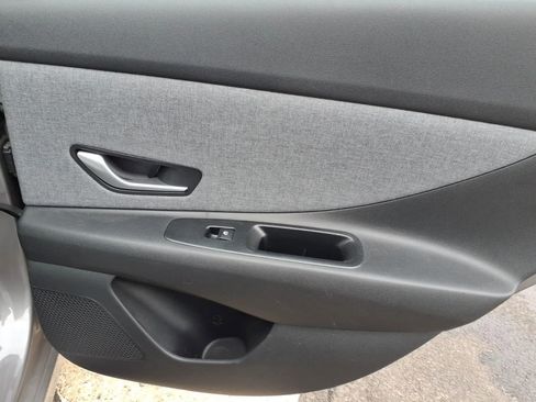 Used 2023 Hyundai Elantra Limited image 15