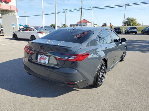 Used 2025 Toyota Camry SE w/ Convenience Package FWD image 4