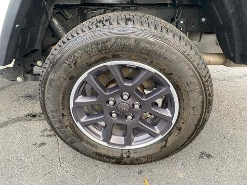 Used 2023 Jeep Gladiator Overland image 32