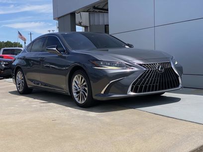 Used 2022 Lexus ES 350 Ultra Luxury w/ Accessory Package 2