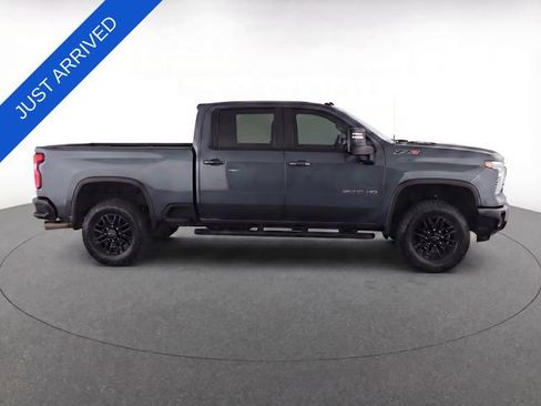 Used 2026 Chevrolet Silverado 2500 ZR2 image 9