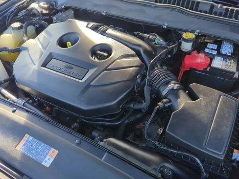 Used 2017 Ford Fusion SE image 41