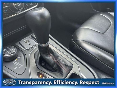 Used 2022 Jeep Cherokee Trailhawk image 30