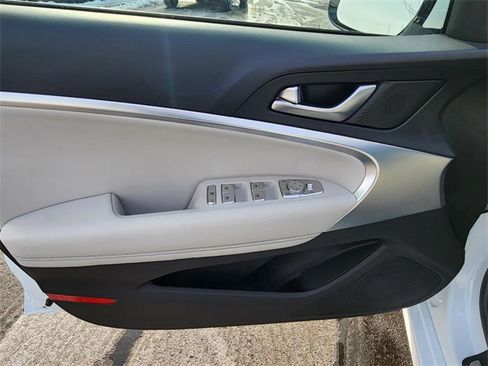 Used 2025 Genesis G70 2.5T image 19