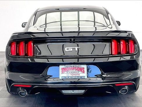 Used 2017 Ford Mustang GT RWD image 3