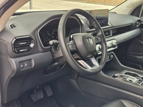 Used 2025 Honda Pilot EX-L image 11