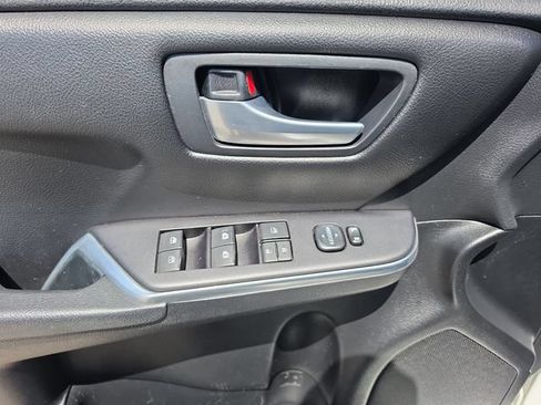 Used 2016 Toyota Camry SE FWD image 18
