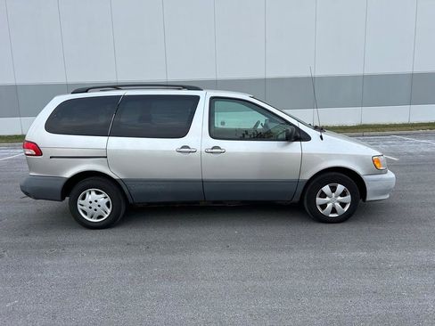 Used 2002 Toyota Sienna LE image 3