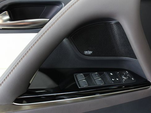 Used 2023 Lexus LX 600 4WD w/ Appearance Package image 28