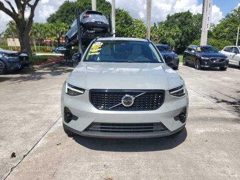 Certified 2024 Volvo XC40 B5 Plus AWD/4WD image 2