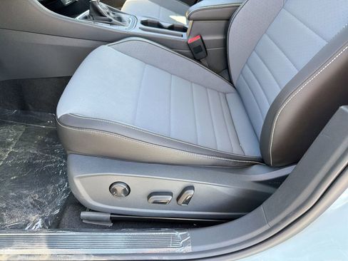 New 2026 Volkswagen Jetta SE FWD image 13
