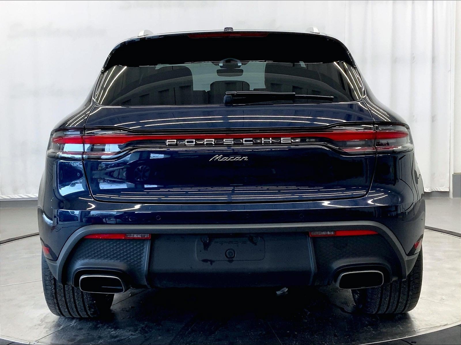Certified 2023 Porsche Macan AWD/4WD image 6