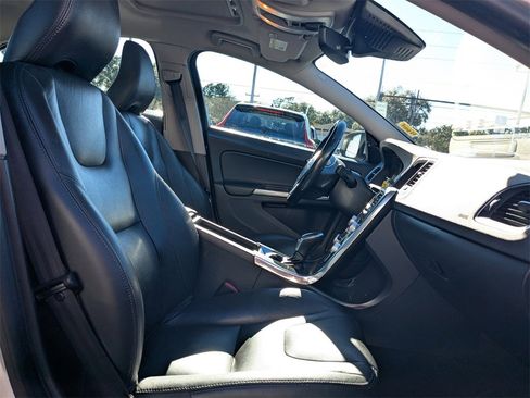 Used 2015 Volvo S60 T5 Platinum image 2