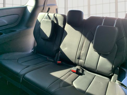 New 2026 Chrysler Pacifica Select image 29