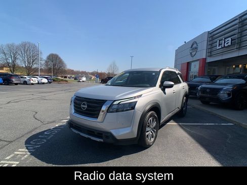 Used 2025 Nissan Pathfinder SL AWD/4WD image 8