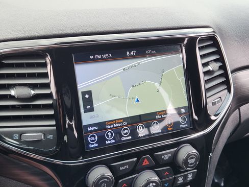 Used 2019 Jeep Grand Cherokee Altitude image 17