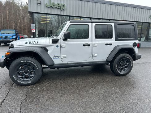 Used 2023 Jeep Wrangler Unlimited w/ Cold Weather Group AWD/4WD image 9