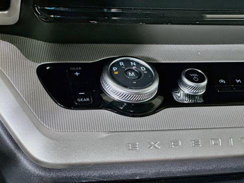 Used 2025 Ford Expedition Active AWD/4WD image 25