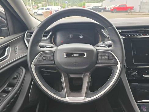 Used 2022 Jeep Grand Cherokee Limited w/ Luxury Tech Group II AWD/4WD image 11