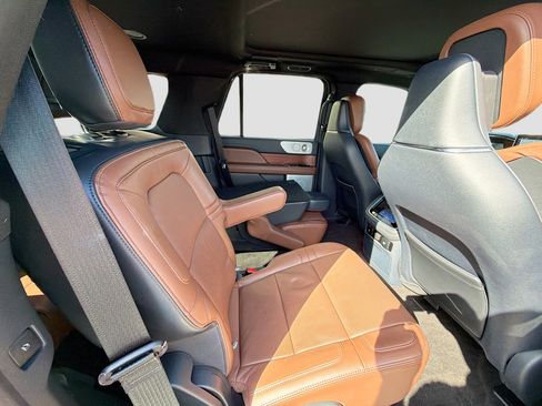 Used 2023 Lincoln Navigator Reserve image 28