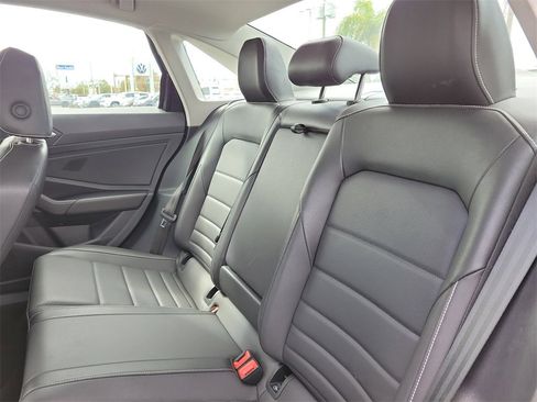 Used 2024 Volkswagen Jetta SE image 10