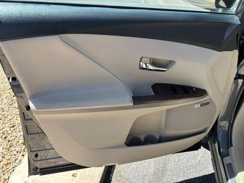 Used 2010 Toyota Venza FWD image 10