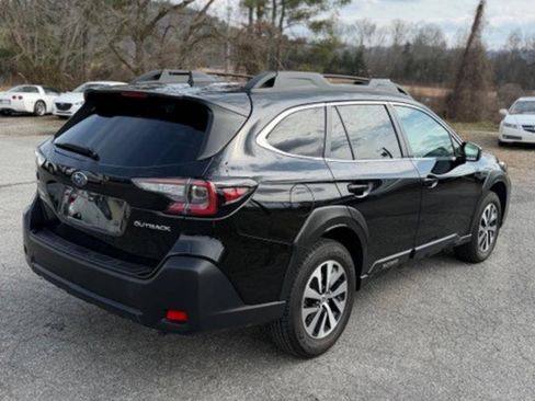 Used 2023 Subaru Outback Premium image 6