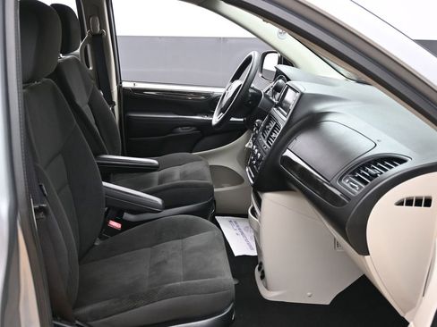 Used 2018 Dodge Grand Caravan SE w/ UConnect Hands-Free Group FWD image 37