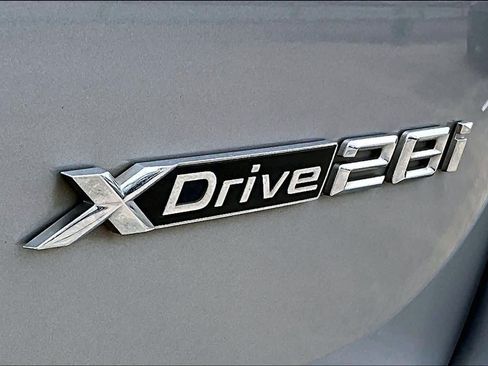 Used 2023 BMW X1 xDrive28i AWD/4WD image 9