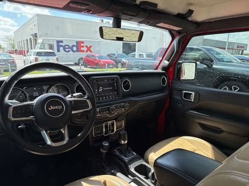 Used 2018 Jeep Wrangler Unlimited Sahara AWD/4WD image 9