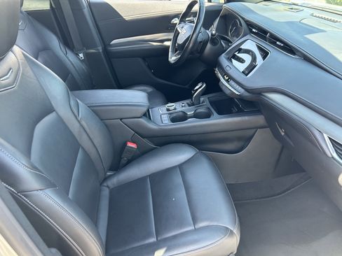 Used 2022 Cadillac XT4 Premium Luxury w/ Safety Alert Package AWD/4WD image 15