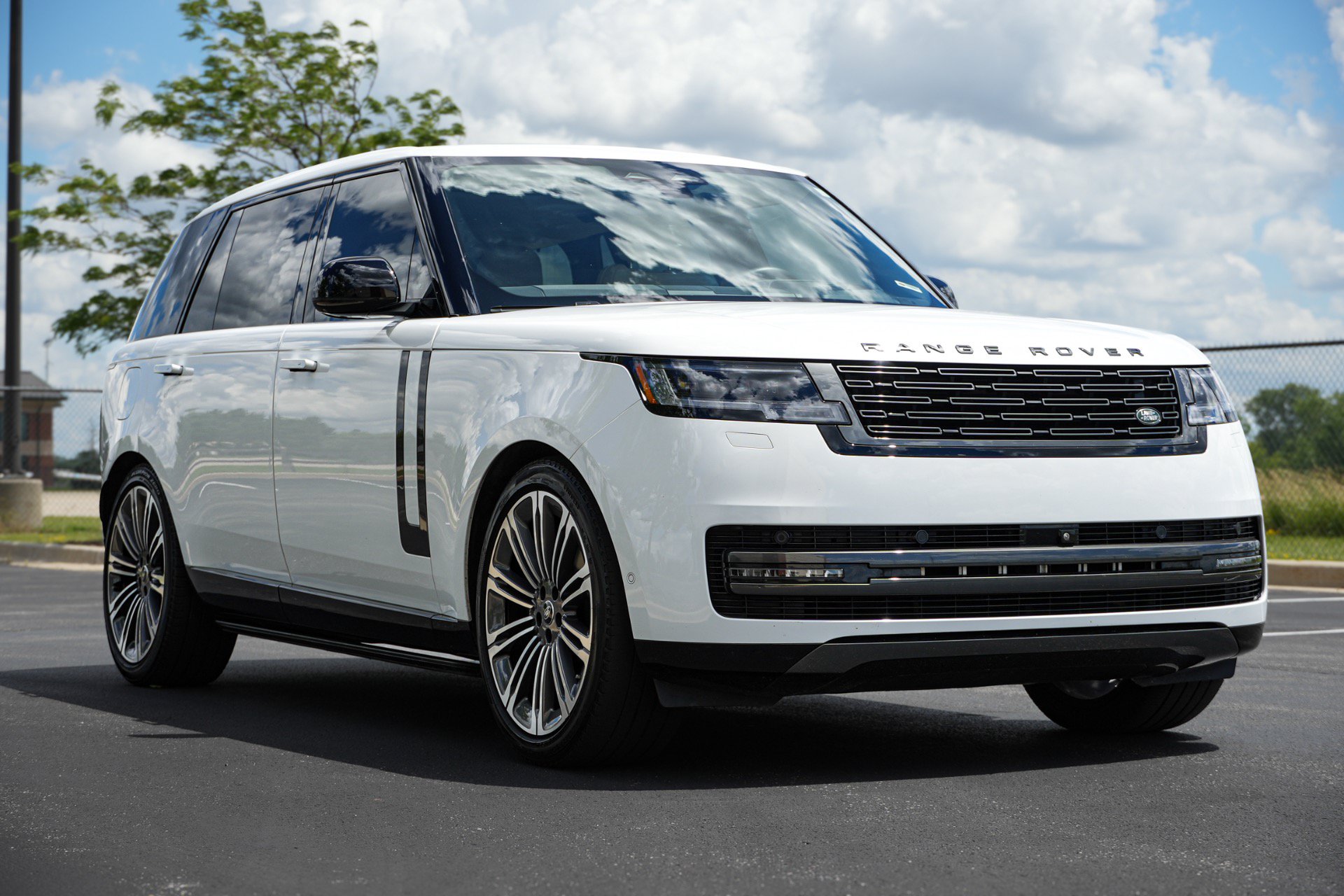 Used 2024 Land Rover Range Rover Long Wheelbase SE AWD/4WD image 4